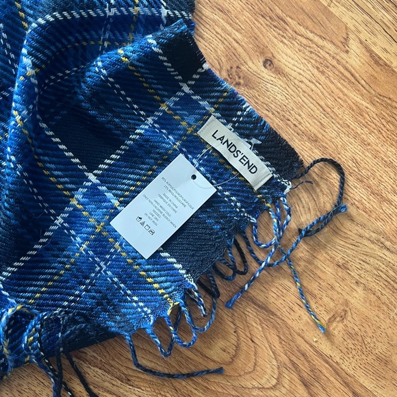 NWT Lands’ End Classic Navy Plaid Scarf - Picture 2 of 4